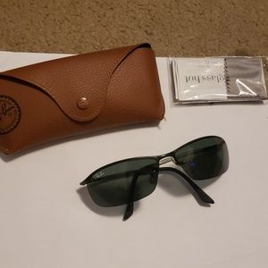 Mens Raybans sunglasses with case